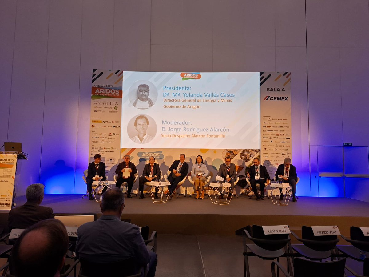 Yesterday, #Euromines' EHS Manager, Cynthia Mestanza, spoke at Spain’s 7th National Aggregates Congress on Access to Raw Materials in the Green Industrial Deal.

✅ Key: EU regulations must be simplified to secure Europe’s raw material future. 

➡️ Read: shorturl.at/kmB2u