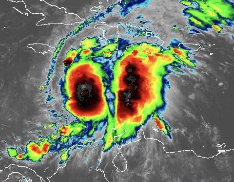 Melissa sigue casi estacionaria, moviéndose a 2 kph, ahora desplazándose hacia el este/sureste. Seguirá generando fuertes lluvias sobre gran parte del País, siendo acumulados extraordinarios en el litoral Sur. Atender a los llamados de los Organismos de Protección Civil <a href="/COE_RD/">COE</a>