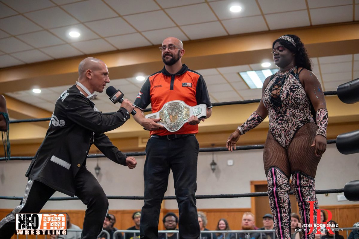 DaveKich's tweet image. The Championship Intro!

@BaddieBaz vs. @Jos_E_Navarro for the @NEOProWrestling Women’s Title at MASQUERADE on 10.18.25.

📸: @JoseRiguez85 

@Piledriver_Pod #WWERaw #SmackDown #WWENXT #WWEID