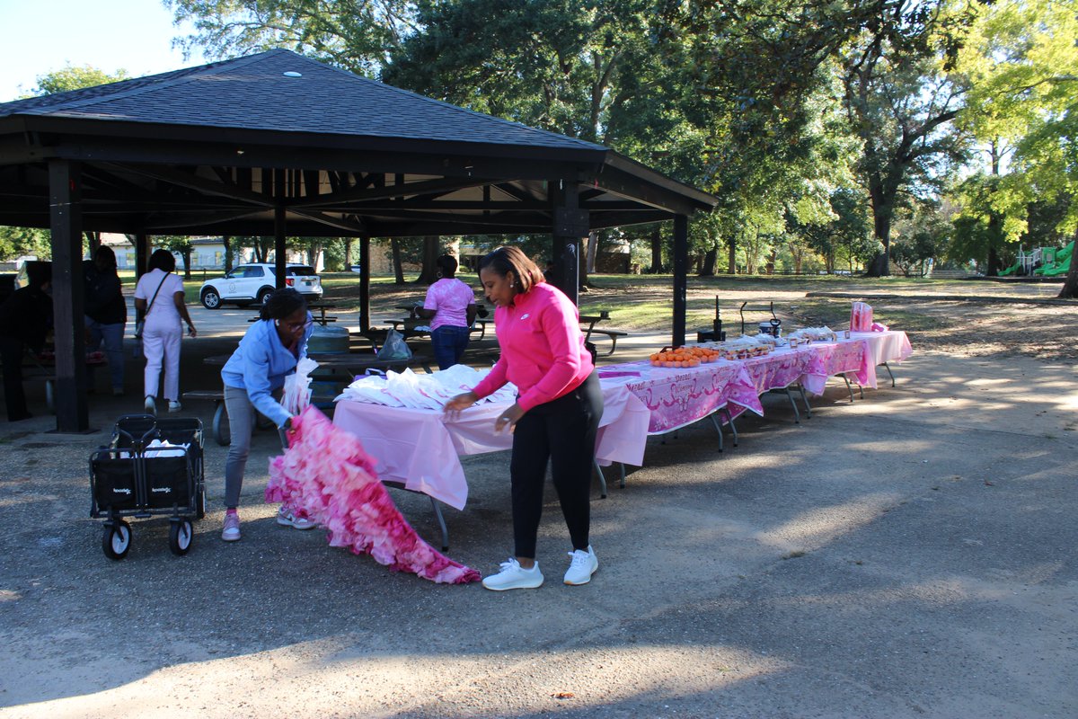 montgcitypandr's tweet image. To finish up Breast Cancer Awareness Month, we wanted to share some behind-the-scenes impromptu photographs of staff doing their best to make the event super successful and beautiful.

#ourmgm #funinmgm #BreastCancerAwarenessMonth