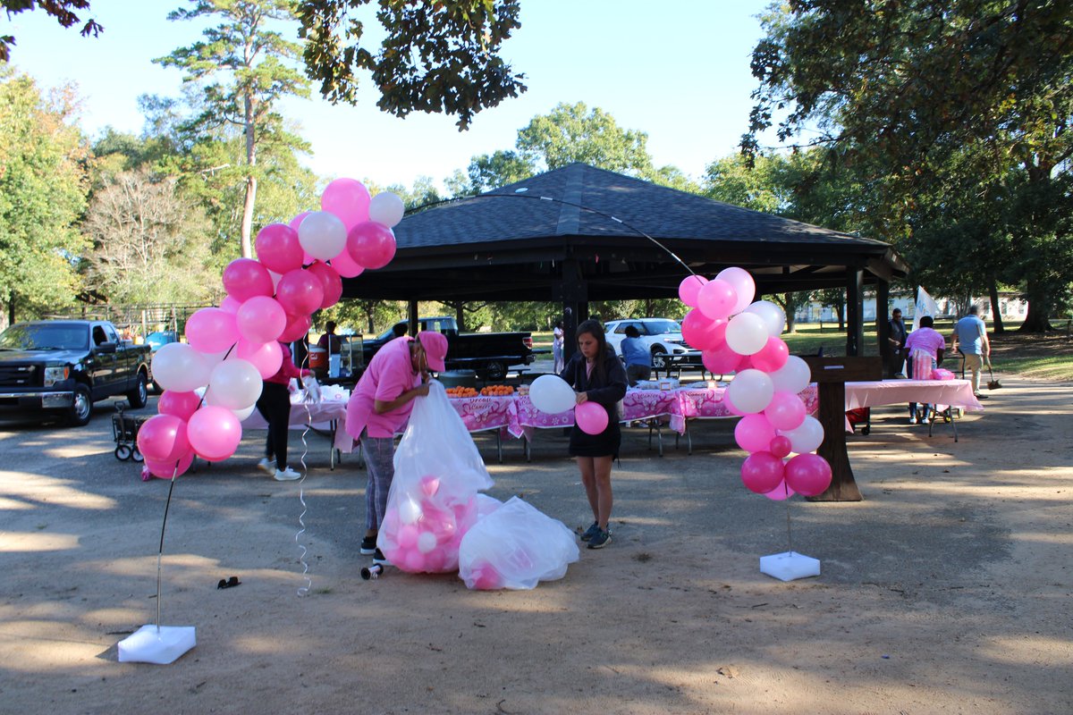 montgcitypandr's tweet image. To finish up Breast Cancer Awareness Month, we wanted to share some behind-the-scenes impromptu photographs of staff doing their best to make the event super successful and beautiful.

#ourmgm #funinmgm #BreastCancerAwarenessMonth