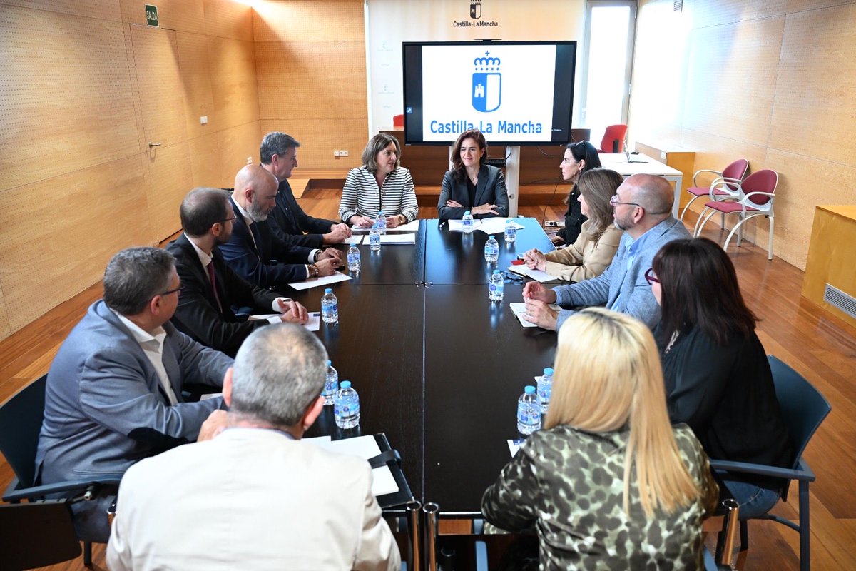 pfrancoCLM's tweet image. En Albacete, hemos constituido el Consejo Regional de Seguridad y Salud Laboral de Castilla-La Mancha, en el que reforzamos la labor conjunta  en materia preventiva, con el pistoletazo de salida a un plan de acción que aprobaremos antes de finales de año. 🤝