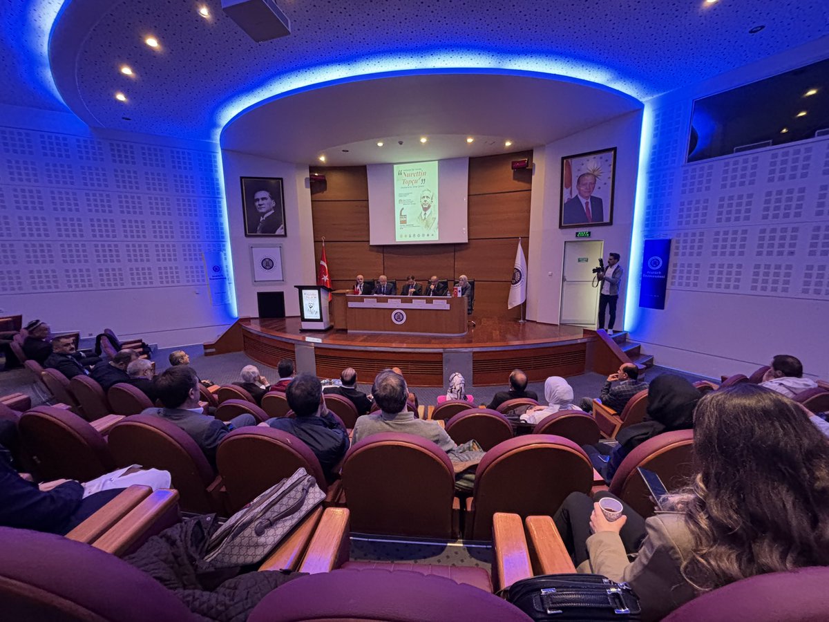 Erzurum’da hayırlı bir faaliyet. Merhum Nurettin Topçu’yu anmak amacıyla onlarca hoca, yüzlerce binlerce talebe bir araya geldi. Erzurum Üniversiteye, Büyükşehire, ASBÜ’ye, TYB’ye ve emeği geçenlere teşekkürler.