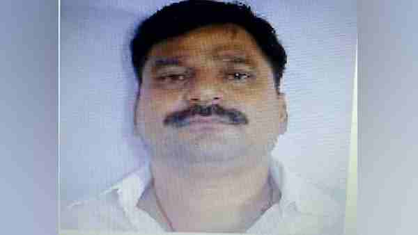 हनुमान पांडे ने इसको दौड़ा दौड़ा मारा था जाकर 8 साल उड़ीसा में छिप गया था इसके डर से।।