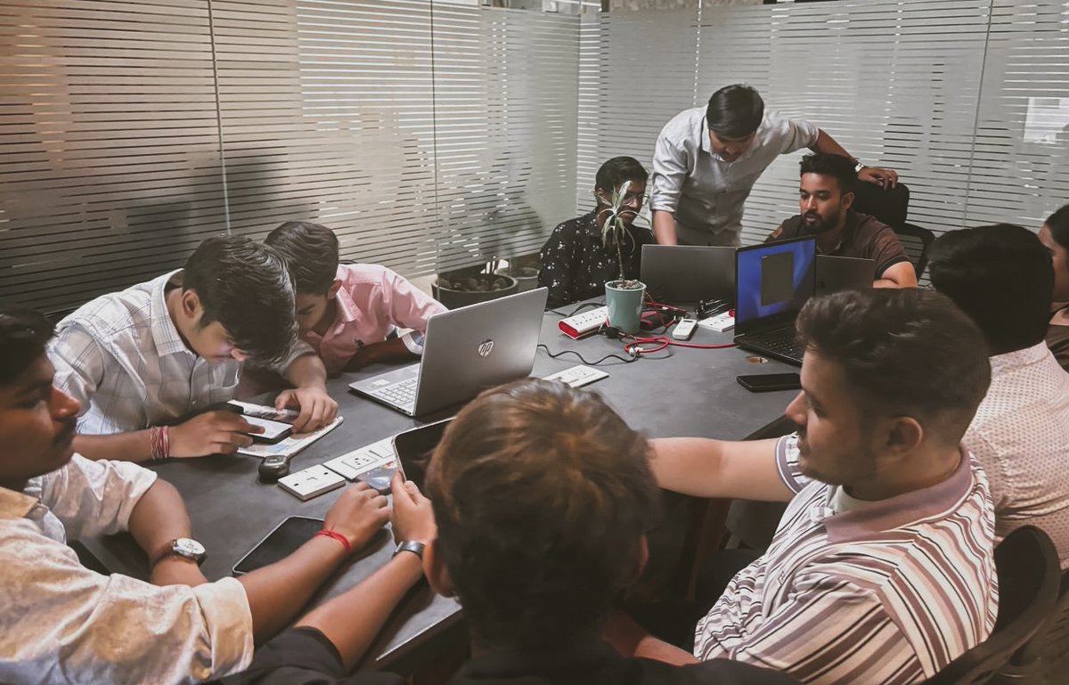 0x_bbc's tweet photo. A full day of building, learning &amp; collaboration wrapped up successfully 💪

@solana @SuperteamIN @colosseum https://t.co/PJpnPJHujN