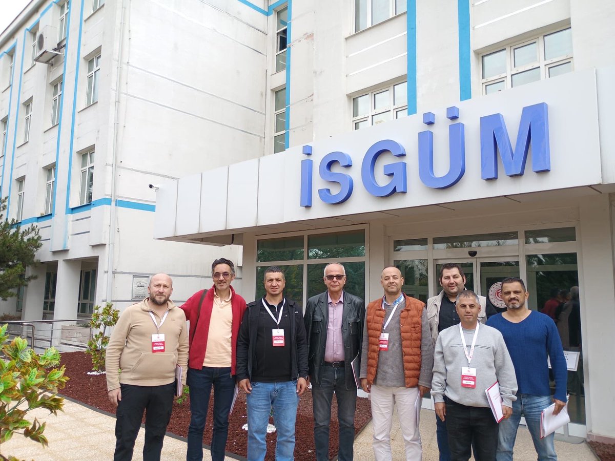 ASUD06's tweet photo. 37.dönem Asbest Söküm Uzmanlığı eğitimi tamamlandı.
Yeni uzman arkadaşlarımıza hayırlı uğurlu olmasını dileriz.
#katiltozasbest #asbestos https://t.co/8h2TDzI31C
