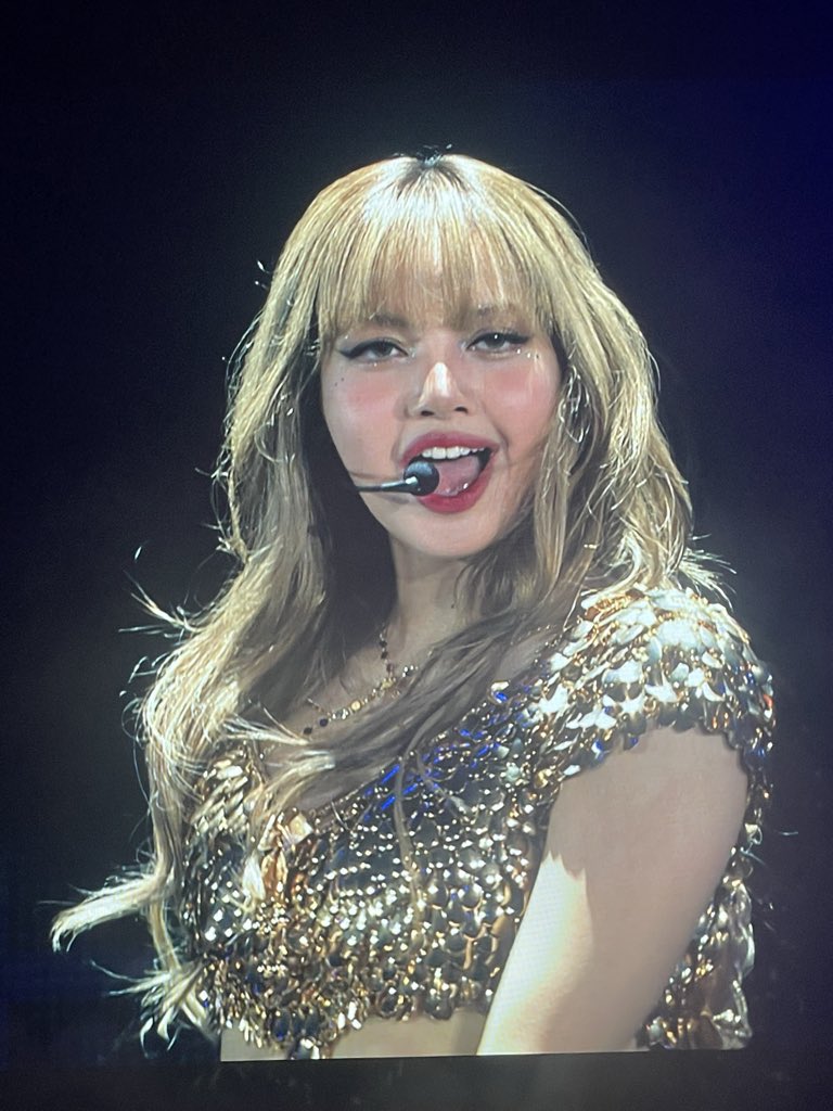 Chabaadbest's tweet photo. น้องลิซสวยมากกก แต่กล้องชั้นมันห่วย

LISA ENCHANTS RAJAMANGALA  #DEADLINEinBangkok_LISA  #BLACKPINK_DEADLINE https://t.co/hVbmedY4gc