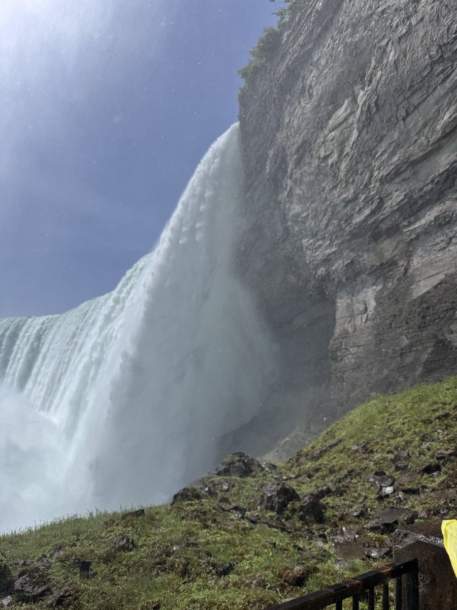 #رحلة #الإنسان #قصيرة

إن من أعظم دلائل محبة الله لعبده أن يوفقه لعملٍ صالح يقربه إليه، فذلك توفيق لا يُمنح إلا لمن أحبَّه الله.
وفي المقابل، فإن من حُرِم التوفيق للعمل الصالح فقد حُرِم خيرًا كثيرًا، إذ قد يكون ذلك علامة على بُعده عن رحمة الله.

تأمل في قصة المتخلّفين عن غزوة