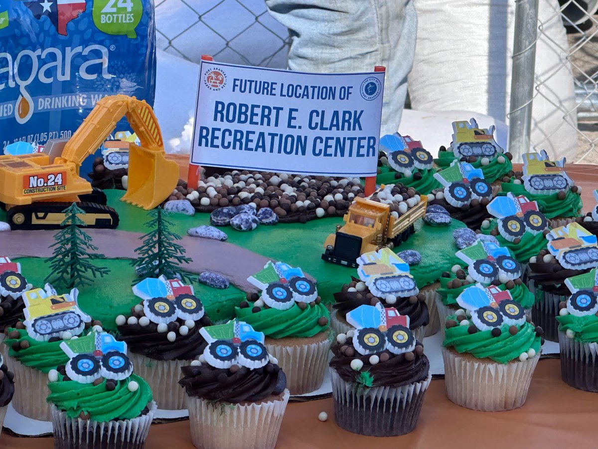 gulfcoastfcu's tweet image. 📷📷 Our Port Aransas team had a wonderful afternoon celebrating the groundbreaking of the new Robert E. Clark III Recreation Center! 📷
#GulfCoastFCU #CommunityStrong #PortAransas #Groundbreaking #TogetherWeGrow