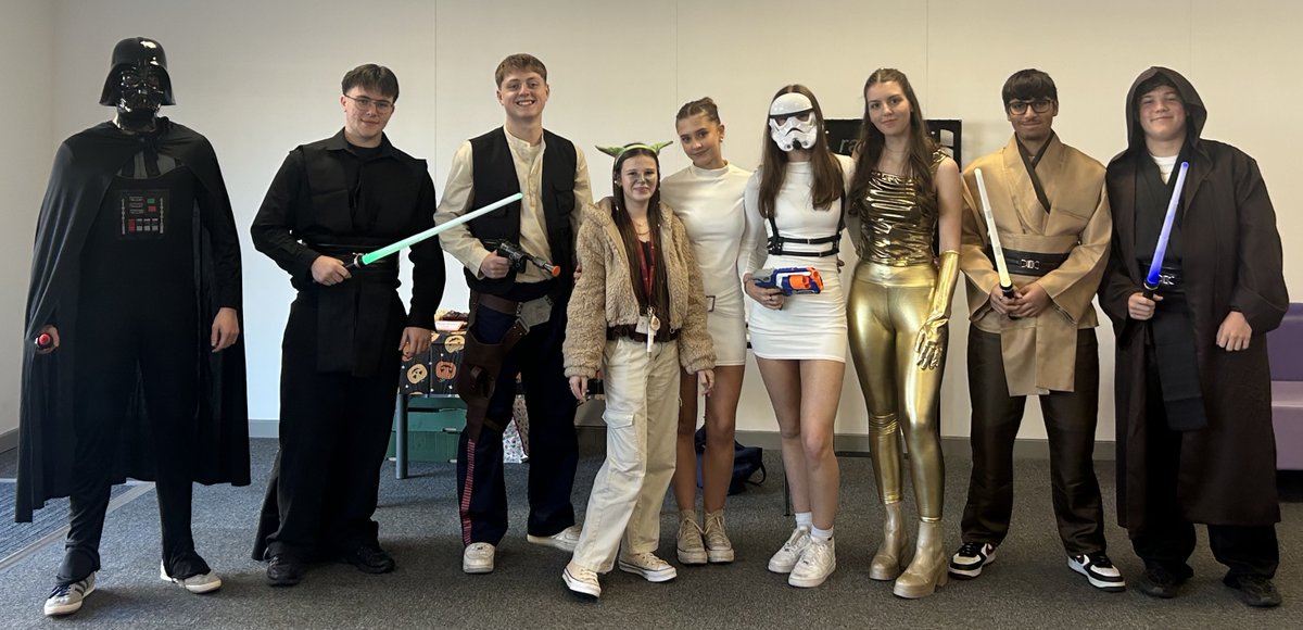 🎃🧁 Spooky fun in Sixth Form today! Our students went all out with amazing Halloween costumes, a delicious bake sale, and a sweet hunt! 🍬👻 We also celebrated achievements at our Awards Assembly — a perfect mix of treats and triumphs! 🏆✨ #SixthForm #HalloweenFun #ALevels