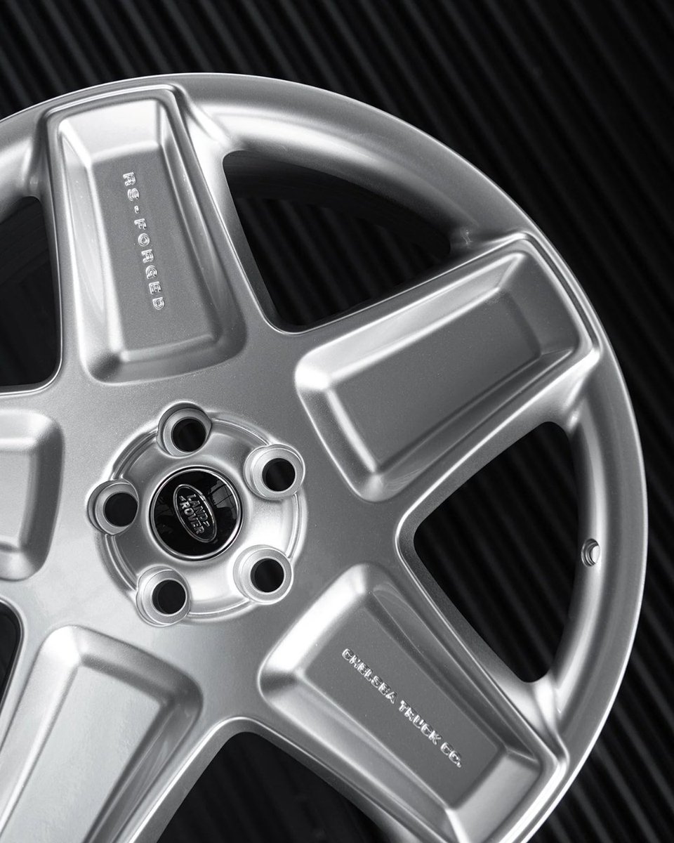 ProjectKahn's tweet image. Range Rover Sport (2018–2022) Mondial Retro RS-Forged Light Alloy Wheels
£3,000 INC. VAT

Size Front Wheel: 9.5 x 22&quot;
Size Rear Wheel: 9.5 x 22&quot;
Colour: Silver
Vehicle: Range Rover Sport (2018–2022)

See more: projectkahn.com/products/range…

#KahnDesign #RangeRoverSport #MondialRetro