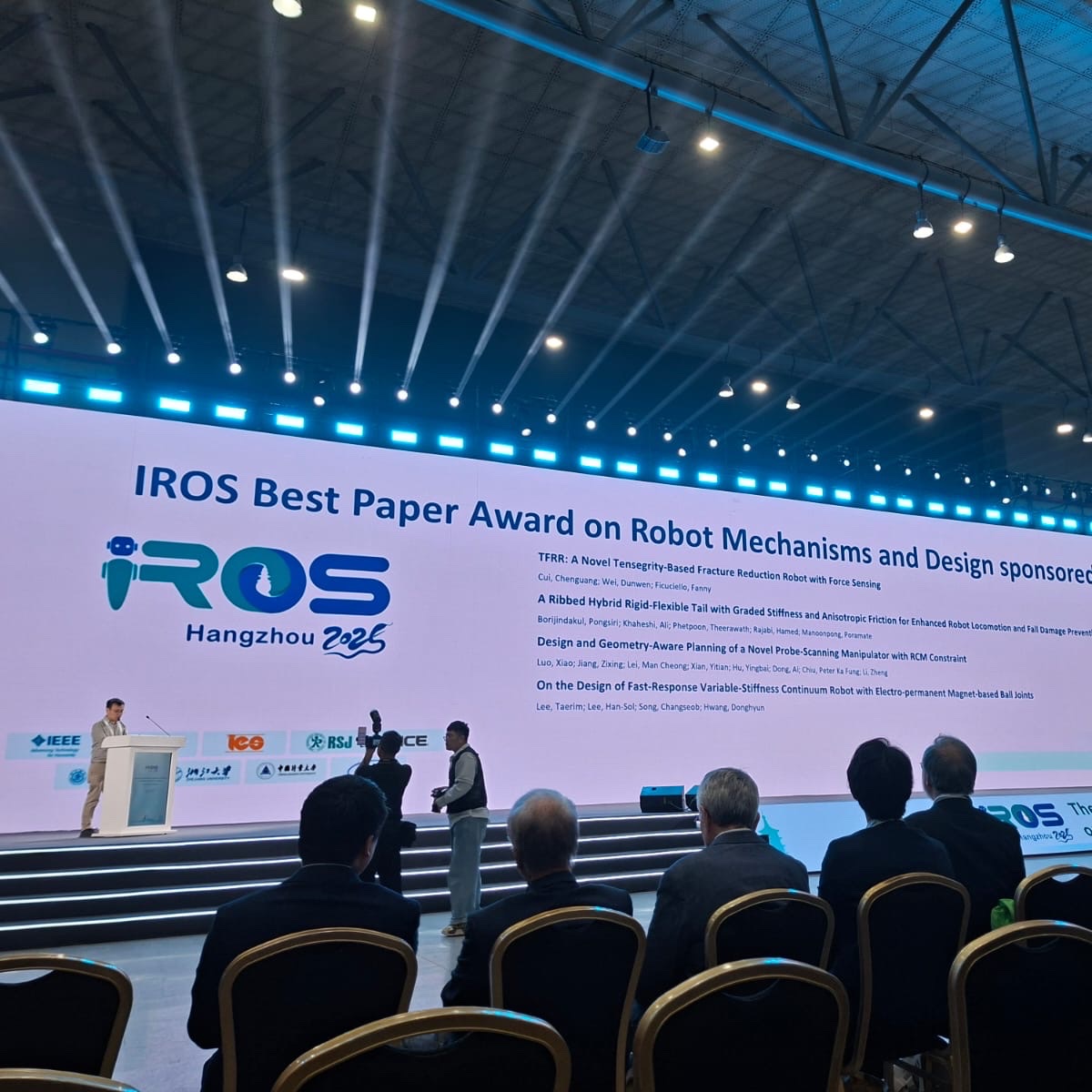 PRISMALabUnina's tweet photo. 📢 @IROS2025 Best Paper Award Finalists
“TFRR – A Novel Tensegrity-Based Fracture Reduction Robot with Force Sensing”.
👏 Congrats to Prof. @FannyFicuciello #PRISMALab, and co-authors Chenguang Cui and Dunwen Wei for the
recognition in the category “Robot Mechanisms and Design”. https://t.co/ljxcLTeuiF
