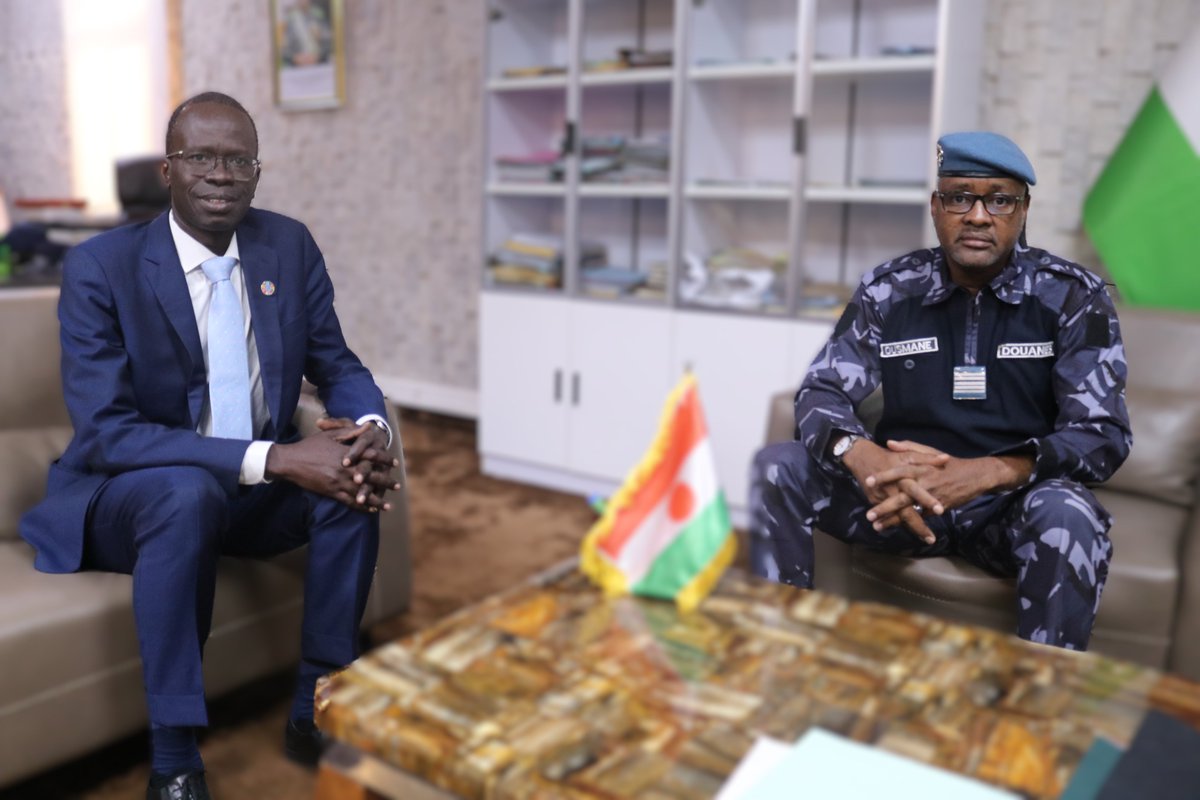 FAONiger's tweet photo. Le Représentant de la @FAO au #Niger M. Al Hassan Cissé a échangé avec le Ministre de l’#agriculture et de l’#élevage Colonel Mahaman Elhadj Ousmane sur la coopération FAO-gouvernement du Niger pour le développement de l’agriculture et la #résilience des producteurs et éleveurs. https://t.co/bLHkhEik1T