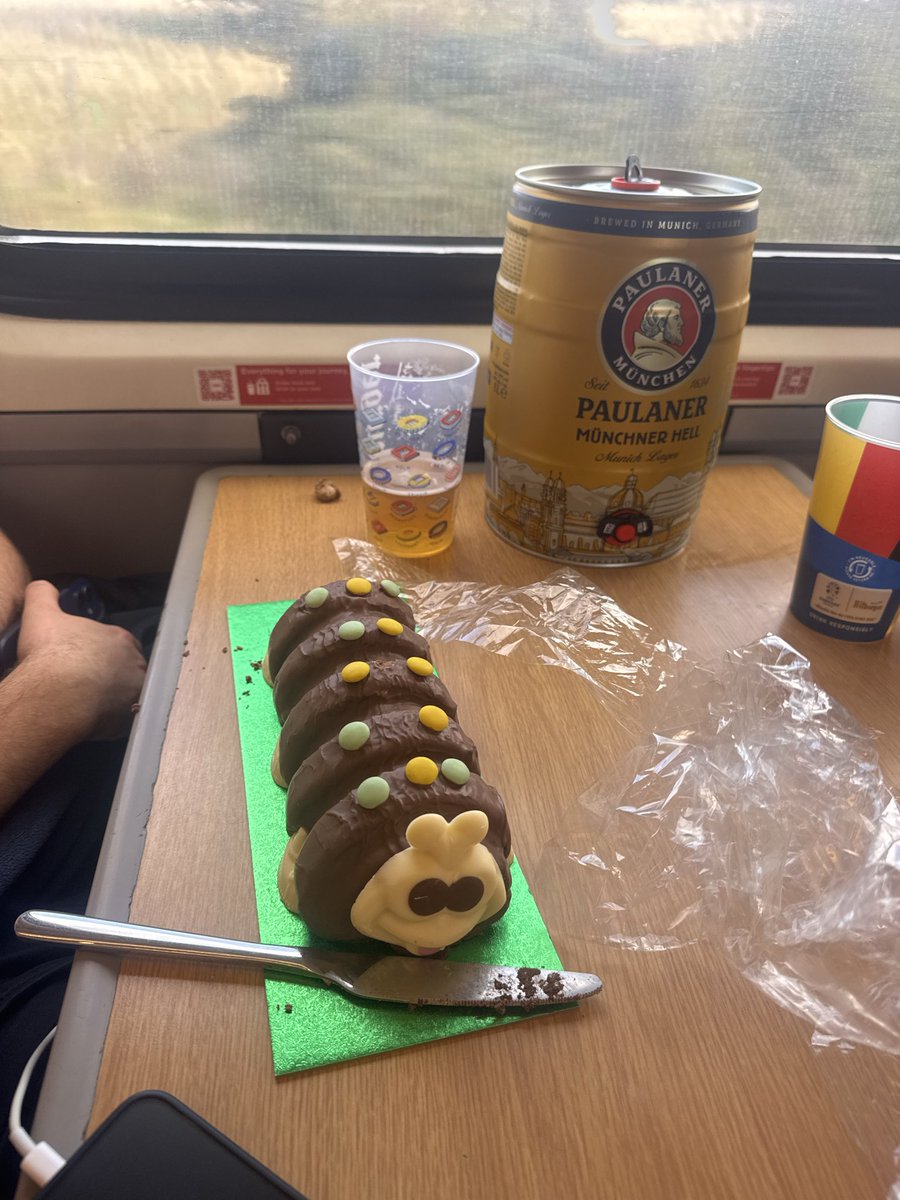 Charlie_Quirke's tweet image. Keg &amp;amp; Colin - some lads on train ain’t messing about for Leeds away