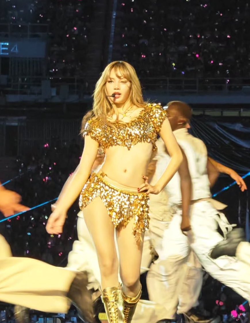 Blueyeismy97's tweet image. กุรักร่างทองลิซ่ามาก สวยโคตรเกินต้านจริง หุ่น เอว สะโพกโซ๊ะมาก แซ่บแบบขี้โกงสุดๆ

LISA ENCHANTS RAJAMANGALA
#DEADLINEinBangkok_LISA 
#DEADLINE_IN_BANGKOK