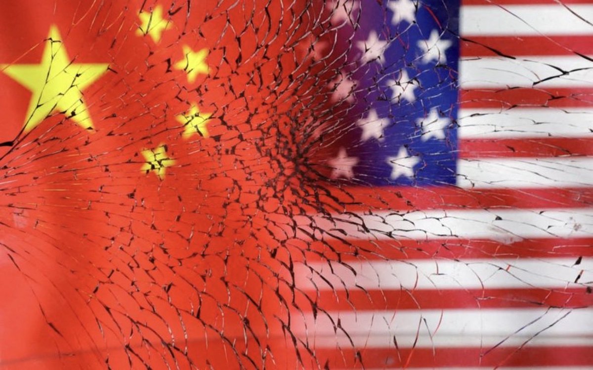 TechAI_Daily's tweet image. 🚨 US Takes Aim at China’s Tech Footprint 🇺🇸🇨🇳
• A new US‑government initiative is pushing for wide‐ranging export curbs on products made anywhere in the world using US‑developed software.  
• This covers everything from laptops to jet engines if they incorporate US…