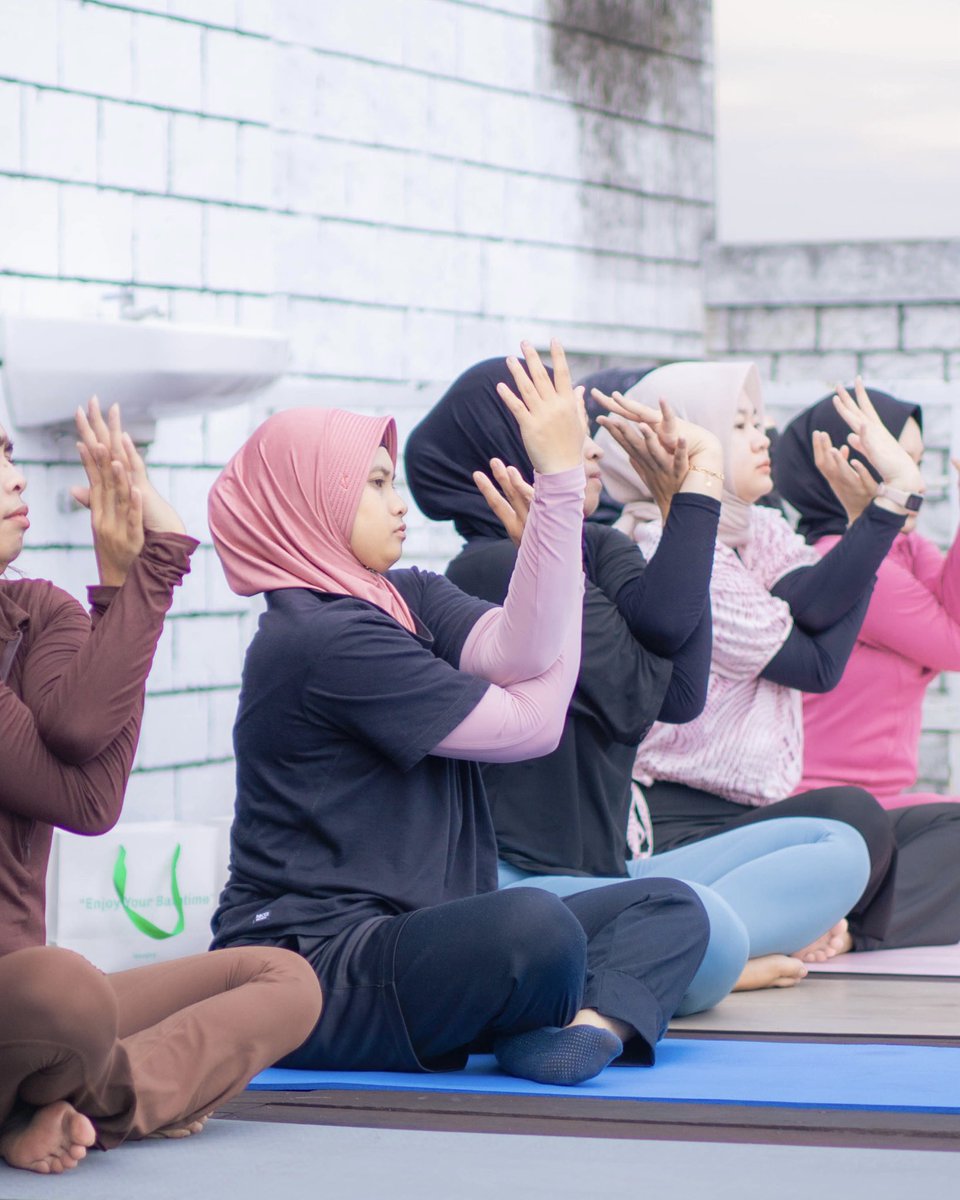 nurtiaraastari's tweet image. Stretch, breathe, relax. Repeat . #yoga #morningyoga #yogaflow #samarinda