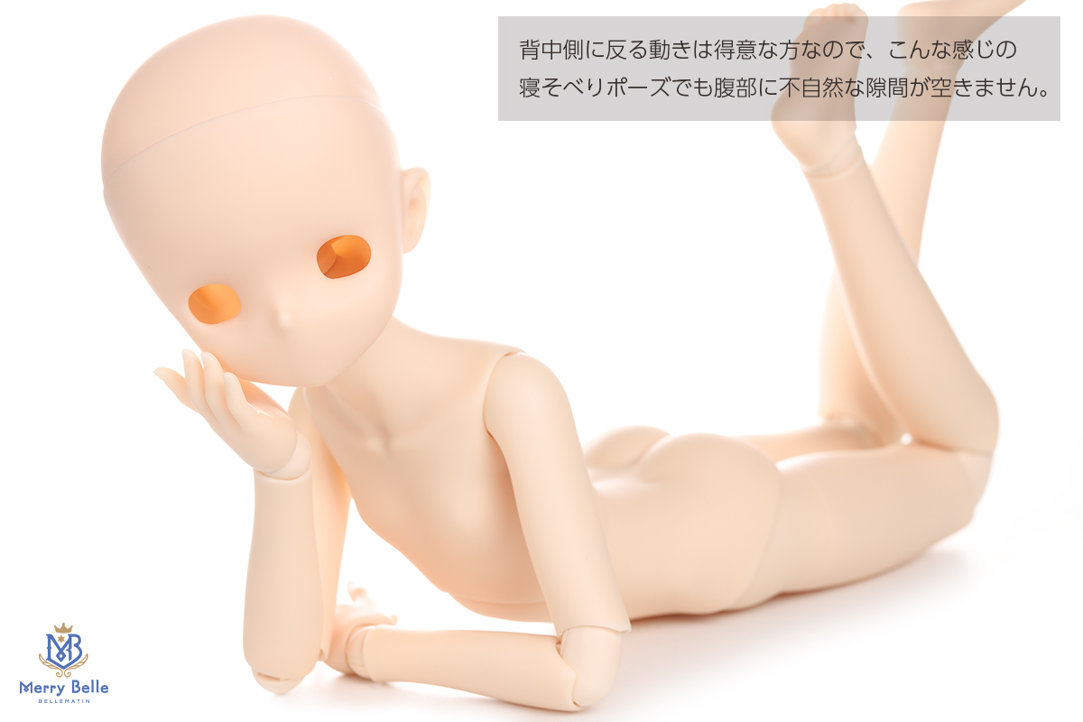MerryBelle_doll's tweet image. オリジナルソフビボディ『YUBEL』は10月31日から販売開始!
引き続きボディの事を少し詳しくご紹介、という事で今回は胴体の可動についてです。
YUBELの設計思想の一つが『隙間を極力空けない』事なんですが、服で隠れがちな胴体部分も妥協せず綺麗に曲がるようにしました。…