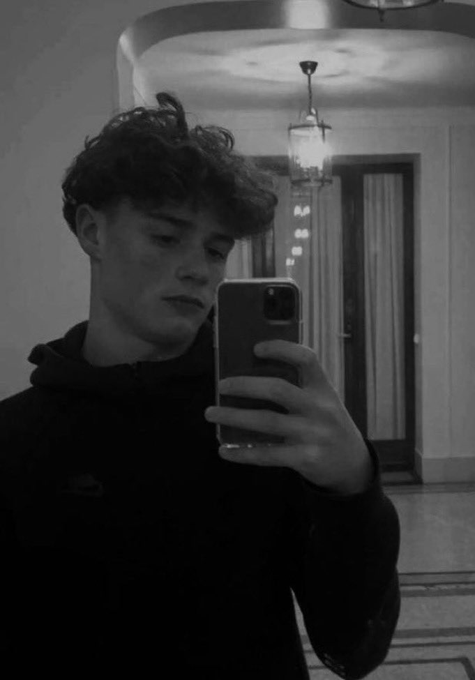 Wolf 🐺 (@psyguy007) on Twitter photo 🕊️ 🇫🇷 Aujourd’hui, cela fait 9 mois qu’Elias, un collégien de 14 ans, a été tué à la MACHETTE sous le prétexte d’un vol de son téléphone dans le XIVe arrondissement de Paris.
Deux suspects de 16 et 17 ans, d’origine africaine et antillaise, déjà connus de la police, ont été 🕊️ 🇫🇷 Aujourd’hui, cela fait 9 mois qu’Elias, un collégien de 14 ans, a été tué à la MACHETTE sous le prétexte d’un vol de son téléphone dans le XIVe arrondissement de Paris.
Deux suspects de 16 et 17 ans, d’origine africaine et antillaise, déjà connus de la police, ont été