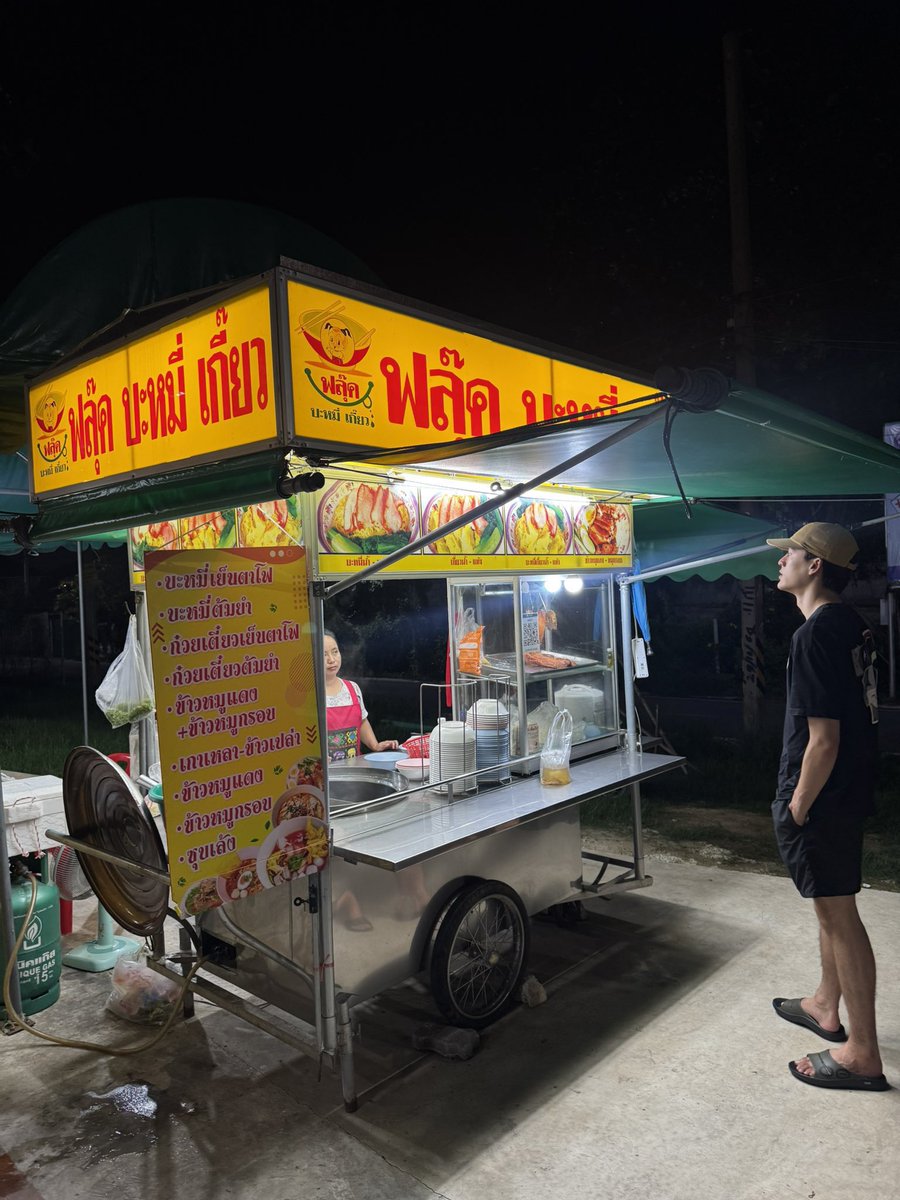 HJYtbfm's tweet image. ก๋วยเตี๋ยวเราไม่เหมือนกัน!!! อยากแจกคอนเทนต์อะไรไม่ได้แจกหร๊อกกกก กระจายรายได้น้องๆหนูๆละกัน
ไปเอาตังค์ไปกินเตี๋ยว!!! 50/5 คน 🍜💖
รีไปค้าบบบ สุ่ม 23:45 24/10/25 (วันนี้)
#JossGawin #GawinCaskey #JossWayar