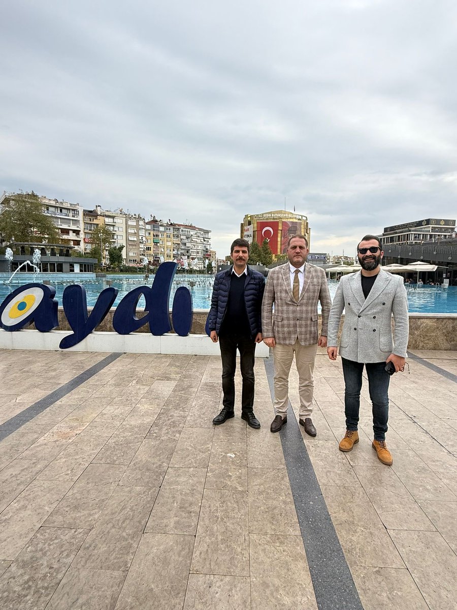 mustafagundgd's tweet photo. Adalet Mülkün Temelidir Derneği kurucuları Sn. @AvYucelTercan ve @MeteEder ile güzel bir Aydın buluşmasından kare. Dostluk, adalet ve güzel hatıralar bir arada. ⚖️ https://t.co/v1Wro0YHgV