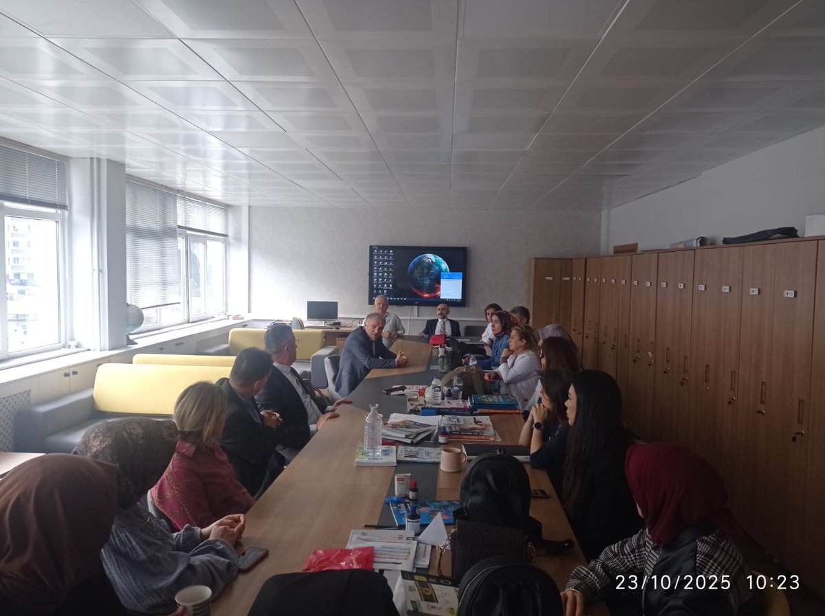 İlçe Milli Eğitim Müdürümüz Sn. Ahmet ALTIN ve Şube Müdürümüz Sn. Gökçen ATILGAN, ilçemiz Vakfıkebir Fen Lisesini ziyaret ederek öğretmen ve öğrencilerle bir araya geldi. <a href="/tcmeb/">Millî Eğitim Bakanlığı</a> <a href="/TrabzonMem/">Trabzon İl Milli Eğitim Müdürlüğü</a>