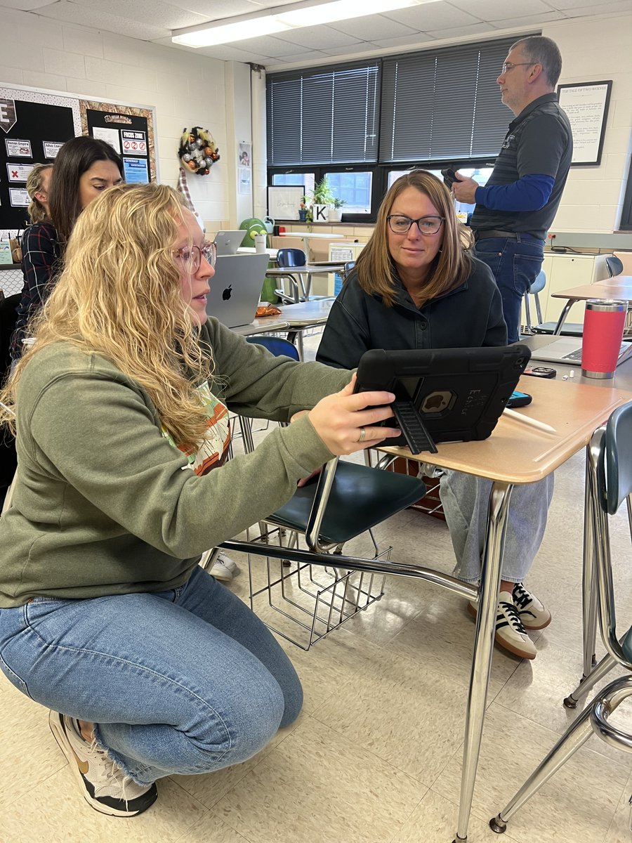 awgenerals's tweet image. Today we are flipping the script, and our teachers and staff have become the students! It's professional development day and our team is learning new tools and strategies they can put to use in the classroom.
#LifelongLearner #CriticalThinking #Collaboration #AWPortraitofaGeneral
