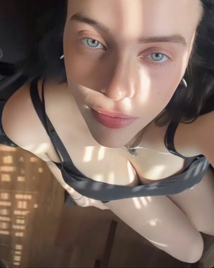 billie eilish source (@billiesource) on Twitter photo 