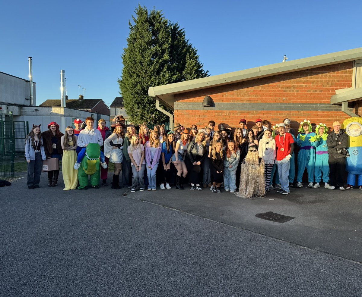 GaribaldiSchool's tweet image. Our Sixth Formers nailed it — spooky, stylish &amp;amp; totally fabulous for the last day before Half Term! Huge thanks for the generous Food Hub donation&amp;amp;big shoutout to:
Year 12 – smashing the transition
Year 13 – leading with determination
You’ve earned this break!
#SixthFormStyle