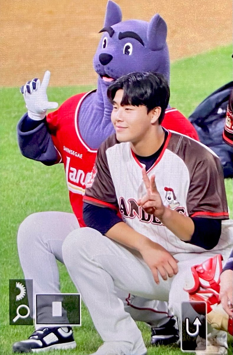 오늘두 친구랑✌🏻🐾 #이율예 #SSG랜더스