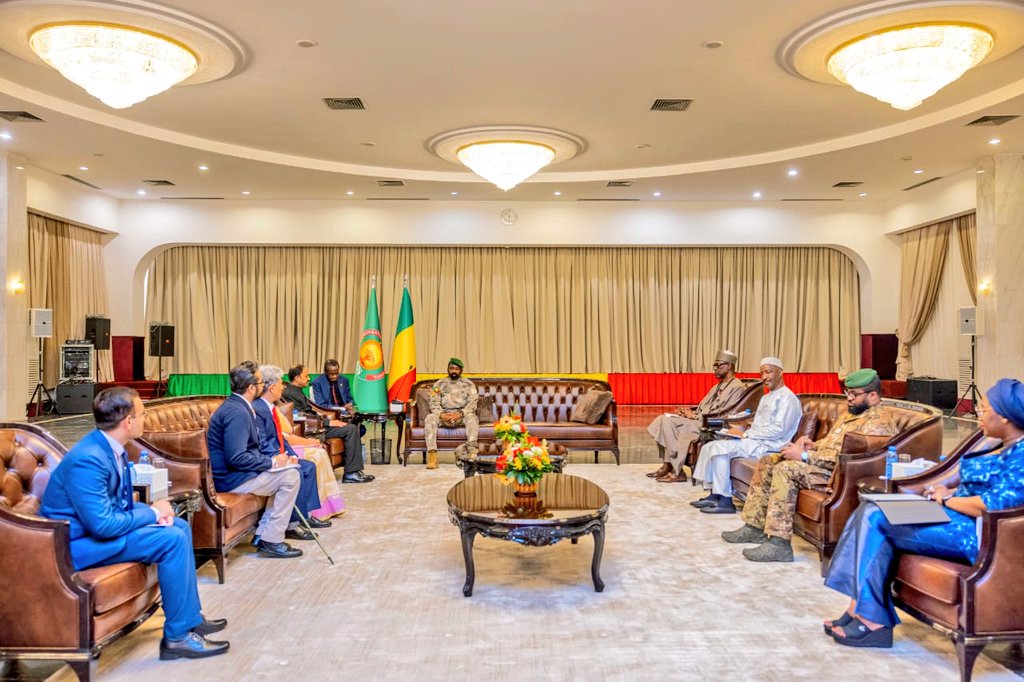 After the credential ceremony, Ambassador Dr. N. Nandakumar was received by H.E. Army General Assimi Goita, Hon’ble President of the Transition of 🇲🇱. They had a cordial discussion on 🇮🇳 🇲🇱 friendly ties &amp; ways to strengthen it further <a href="/MEAIndia/">Randhir Jaiswal</a> <a href="/IndianDiplomacy/">Indian Diplomacy</a> <a href="/rashtrapatibhvn/">President of India</a>