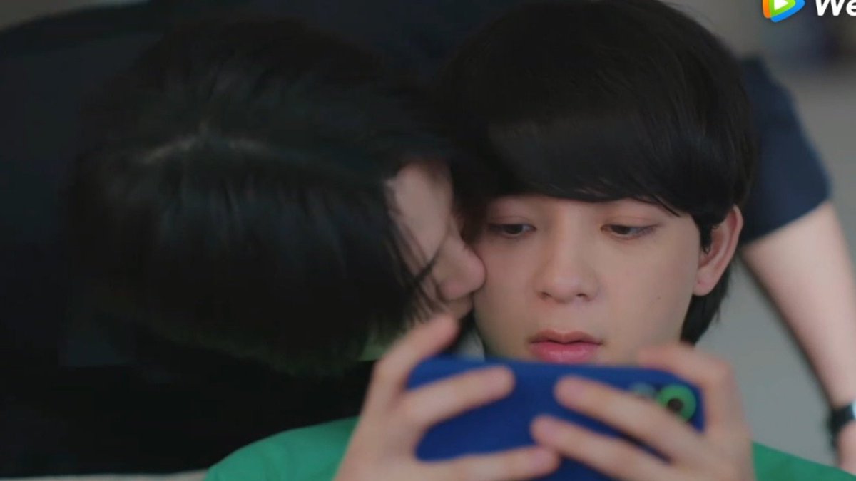 mynicname8969's tweet image. ไม่เคยคิดว่าเสื้อดำจะทำกรุอาการหลักมากขนาดนี้มาก่อน.............
(กรี๊ดดดดดดดดดดดดดดดดดดด)

4EVERU PART2 Q8
#FoureverYouP2Q8