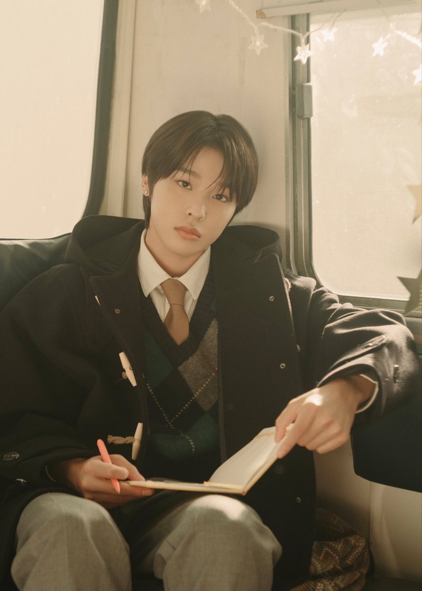 까칠한 전교1등 같다.. 공부가 제일 중요한 완벽주의 남자인데 내가 인생에 끼어들어서 점점 공부보다 내가 더 중요해지는거지.. 응…