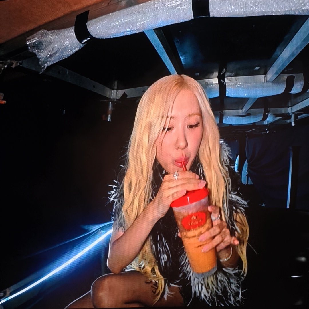 ชีกินผัดไทยกับชาตรามืออ555555555

ROSÉ RAKS BANGKOK
#DEADLINE_IN_BANGKOK