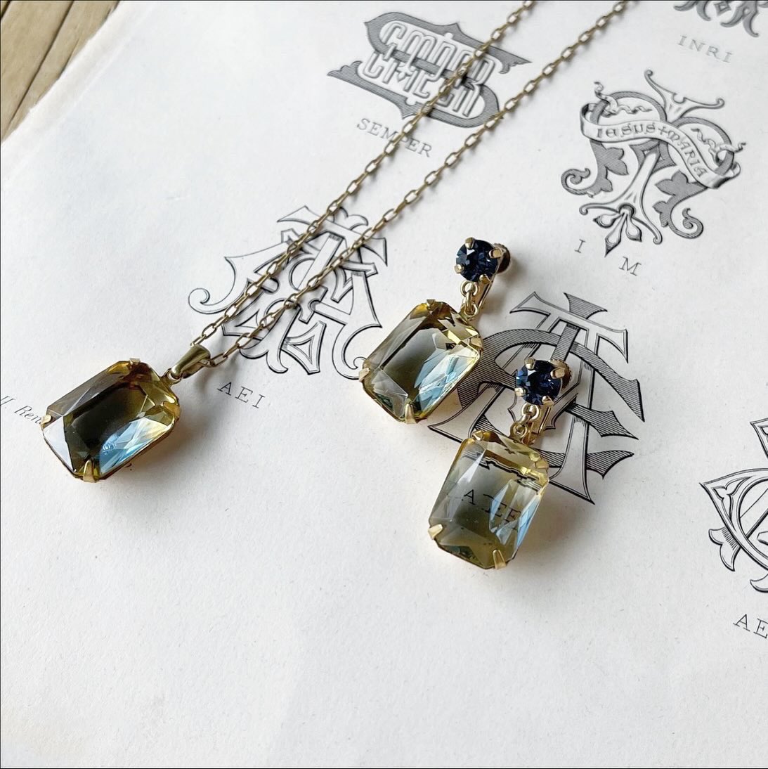 レアデザイン☆サフィリーン☆マルタクロスデザインブルーブローチ