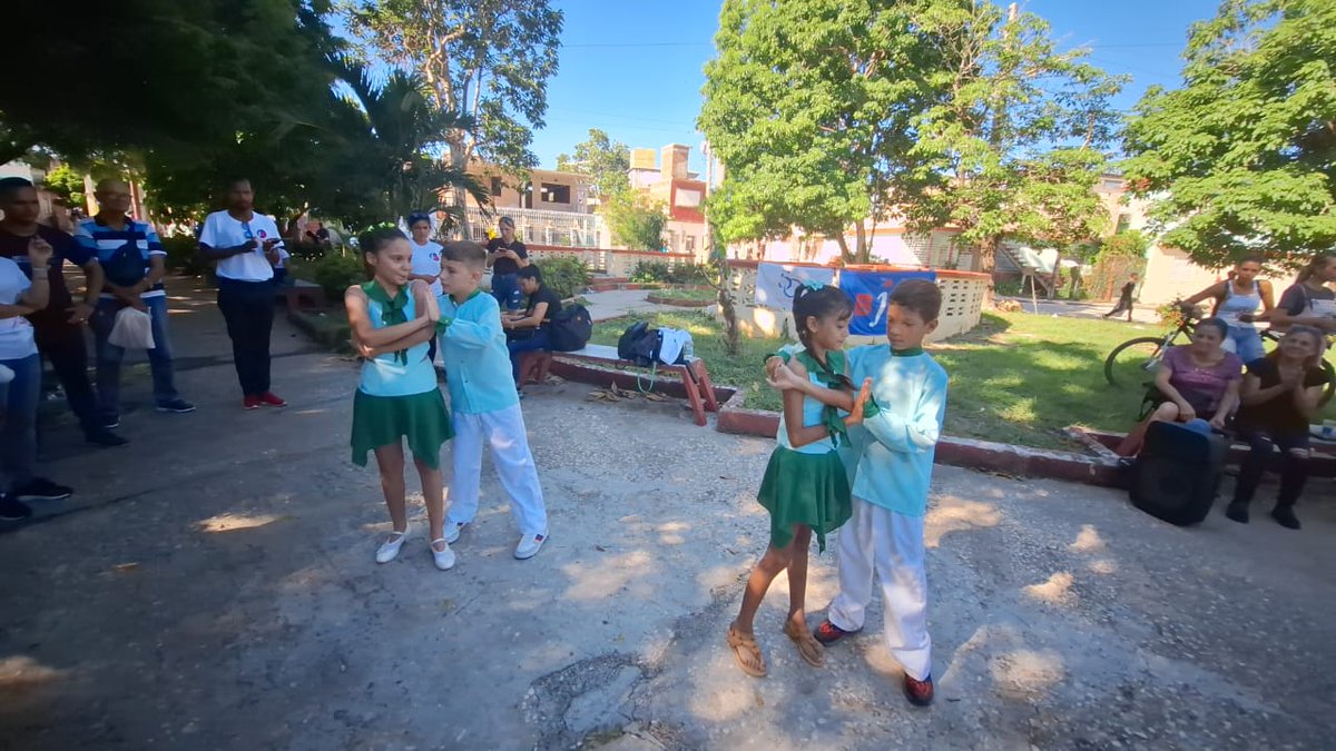 BjmCueto's tweet photo. Se realiza la  activación de la Guerrilla 50 Aniversario en la comunidad  Vista Alegría en el Municipio Holguín, en el marco de las celebraciones por el 21 Aniversario de la Creación de la Brigada José Martí , dónde estuvo presente el Consejo Nacional de la Bjm #21AñosBjm https://t.co/eRHRZG8sfp