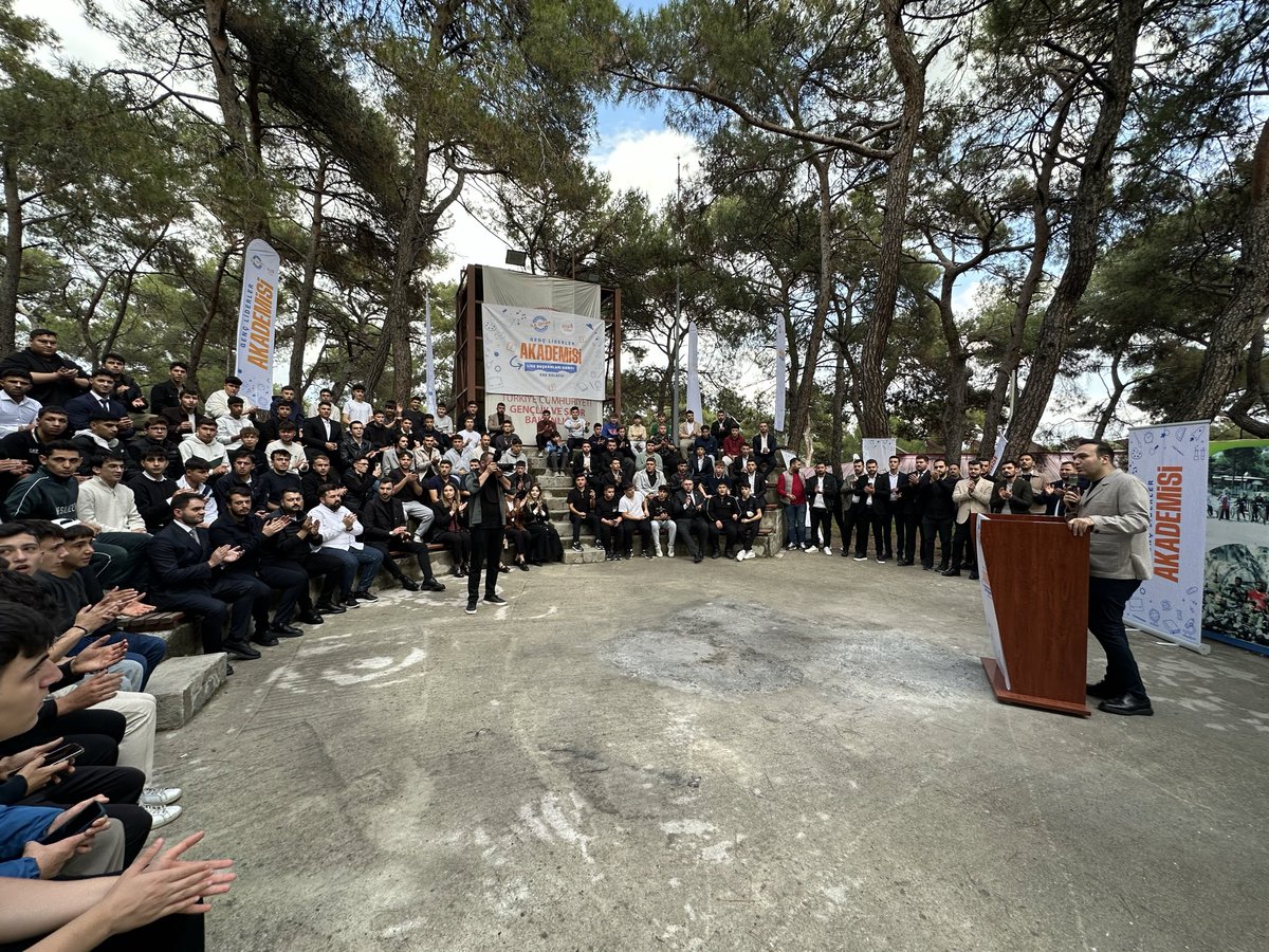 yenisecmengm's tweet photo. 🏕️”Genç Liderler Akademisi” 
Lise Başkanları Kampı Ege Bölgesi

Bugün Şehzadeler şehri Manisamızda Gençlik Kolları Başkanımız @avyusufibis ’in katılımıyla “Teşkilatcılık ve Dava Bilinci” oturumuyla kampımıza başladık⚡️🚀 https://t.co/XWfA803eUa