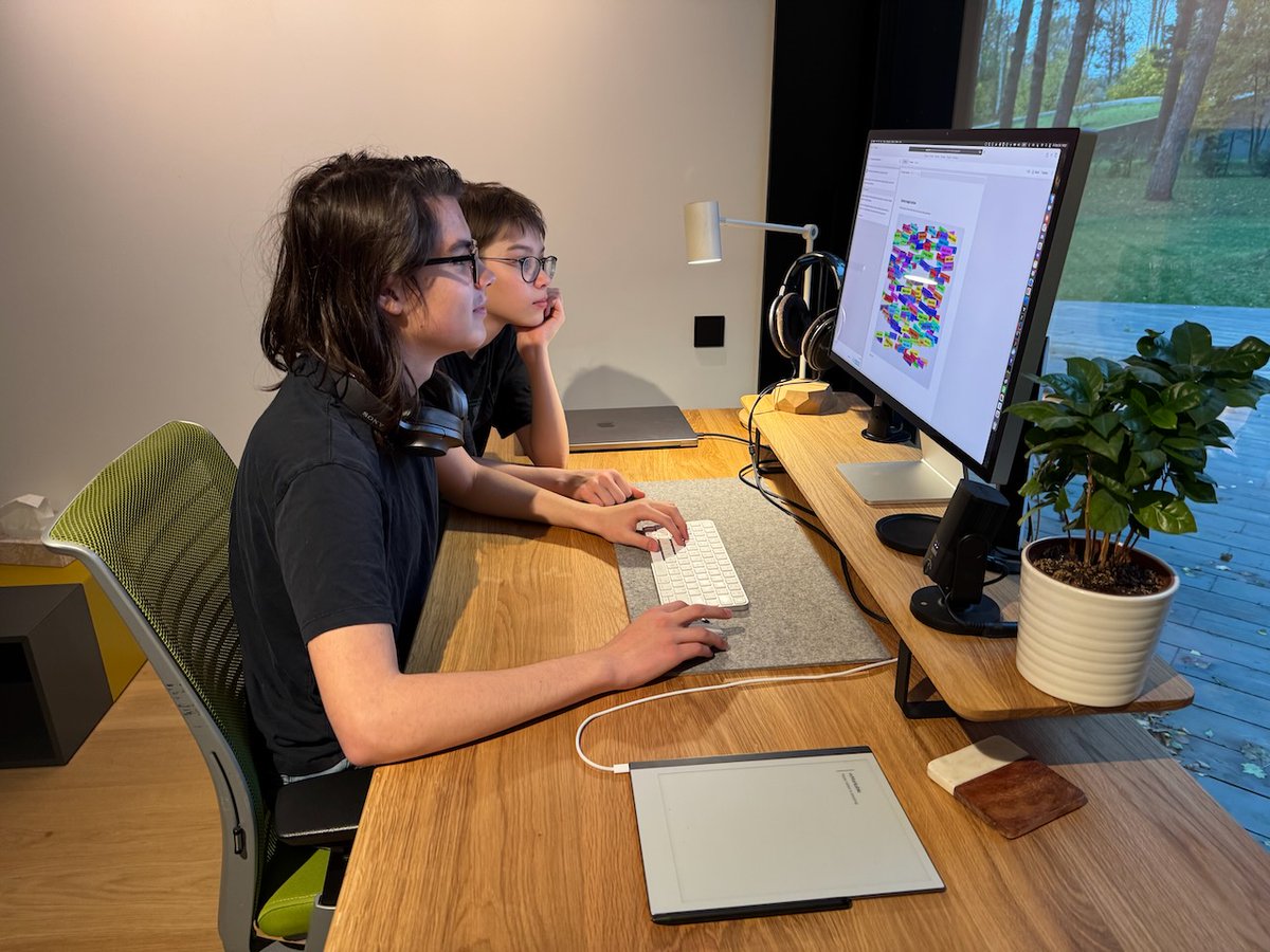 Then and now. <a href="/whimsical/">Whimsical</a> and <a href="/applet_dev/">Applet</a>. 8 years. Seeing kids test your creation is still a special feeling