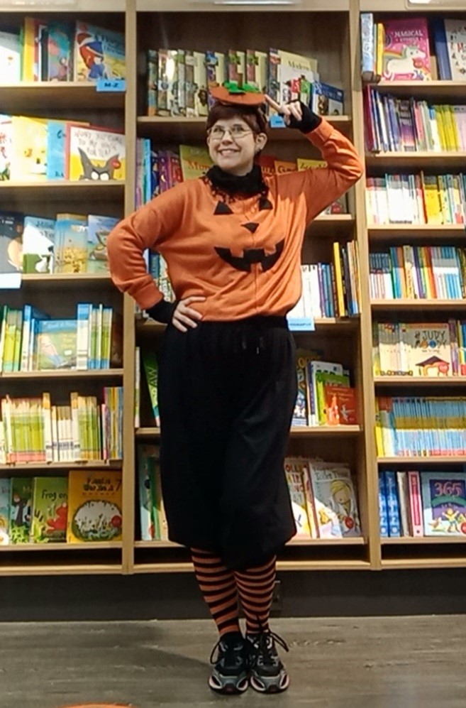 GoldstoneBooks's tweet photo. 🎃 Scoot by Goldstone Books today and meet the friendliest Jack-O’-Lantern in all of Wales! 
Pop in for spooky stories, costume giggles, and a pumpkin pal who’s all smiles (no tricks, just treats!).

#GoldstoneBooks #FancyDress #Books #Reading #Halloween #PumpkinPal #SpookySeason https://t.co/PlRf3Jdp3C
