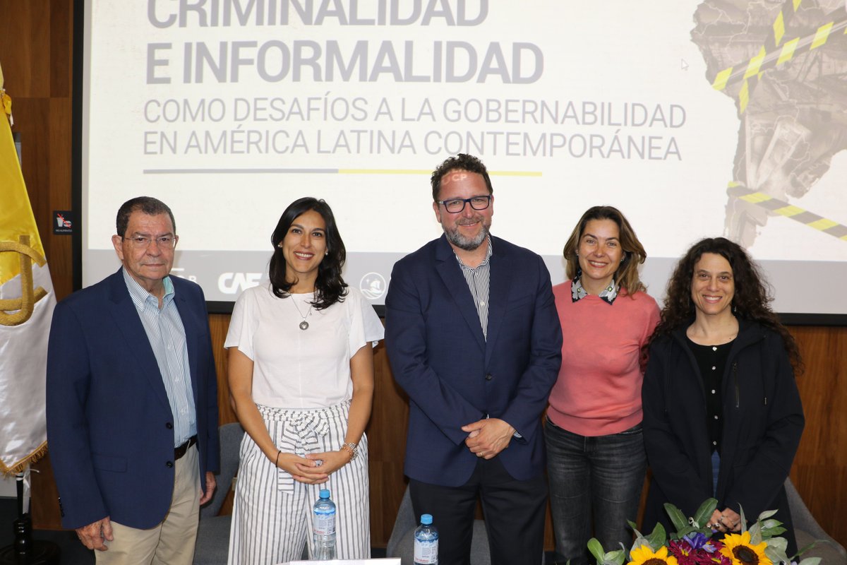 Escuela de Gobierno PUCP tweet media