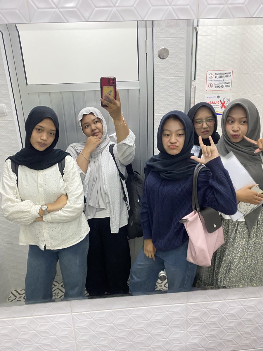 rifda tweet media
