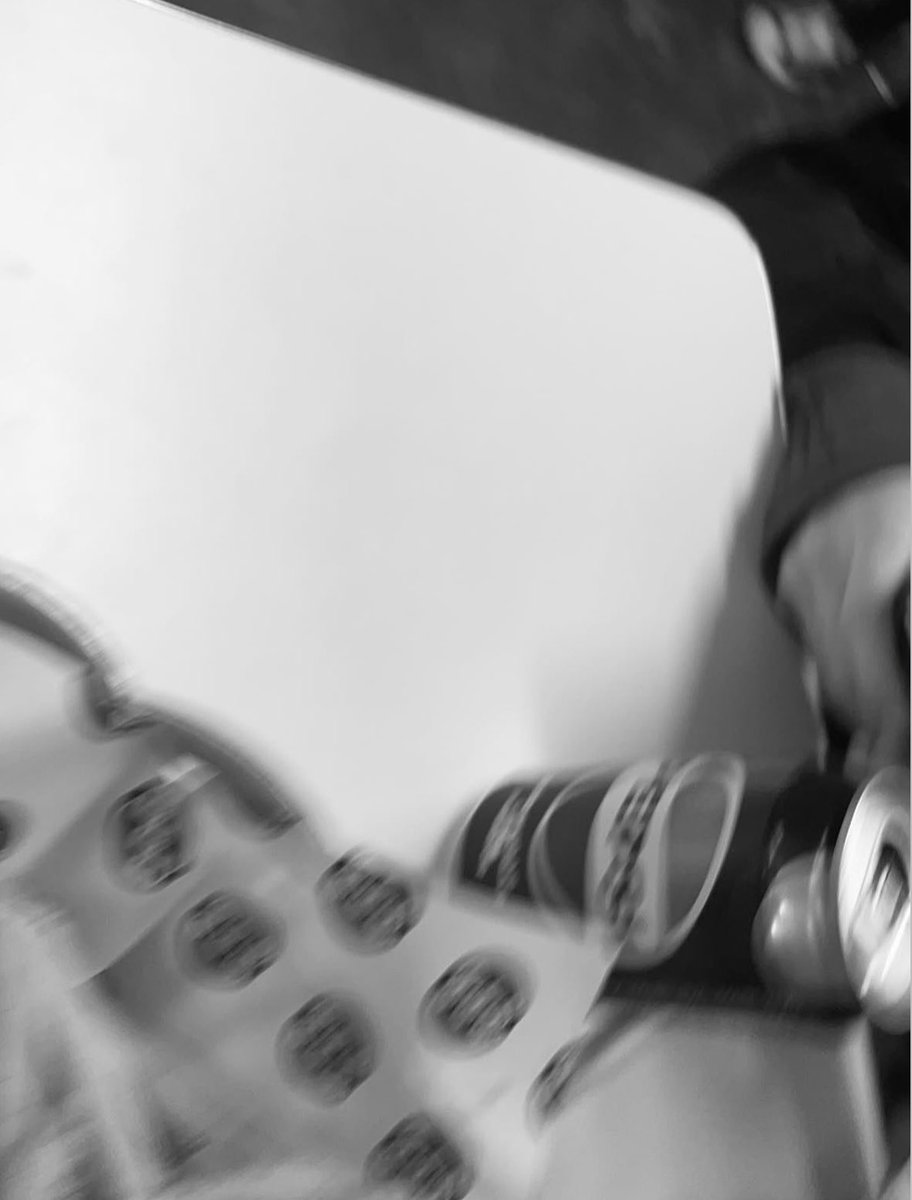 오늘 깡계헌 인스타 흑백실화가....................