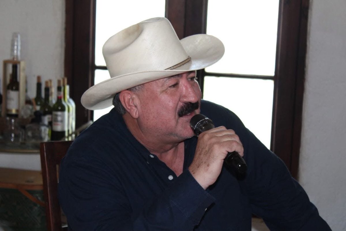 CPJannyBarrera's tweet photo. 😳 El actual Presidente de Ures, Sonora, Gastón Rodríguez, reta a golpes al Señor Rafael Bracamontes

“𝐬𝐢 𝐧𝐨 𝐩𝐨𝐝𝐞𝐦𝐨𝐬 𝐩𝐨𝐧𝐞𝐫𝐧𝐨𝐬 𝐝𝐞 𝐚𝐜𝐮𝐞𝐫𝐝𝐨 𝐜𝐨𝐦𝐨 𝐠𝐞𝐧𝐭𝐞 𝐜𝐢𝐯𝐢𝐥𝐢𝐳𝐚𝐝𝐚, 𝐥𝐨 𝐚𝐫𝐫𝐞𝐠𝐥𝐚𝐦𝐨𝐬 𝐜𝐨𝐦𝐨 𝐚𝐧𝐭𝐞𝐬 𝐚 𝐜𝐡𝐢𝐧𝐠𝐚𝐝𝐚𝐳𝐨𝐬” https://t.co/rKdVhtkEsl