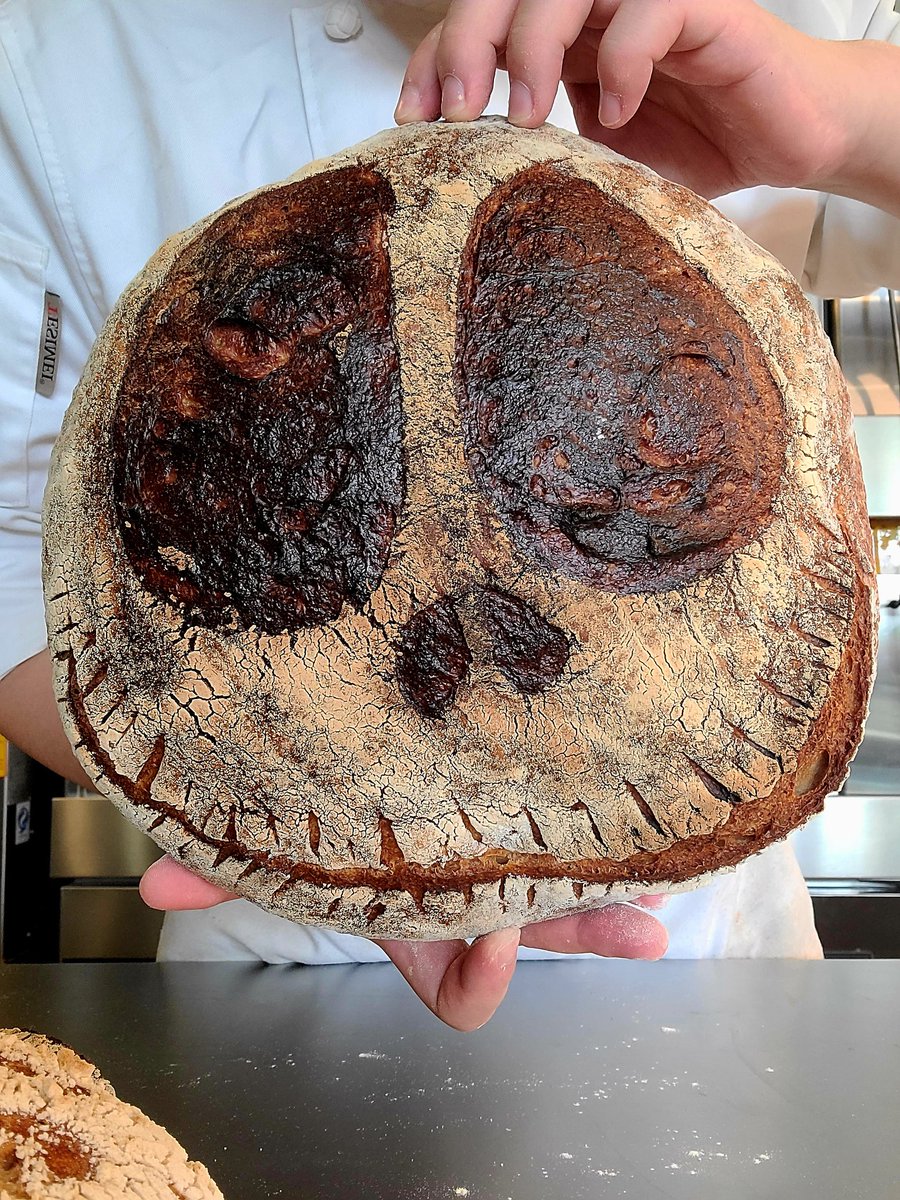 变态面包 tweet media