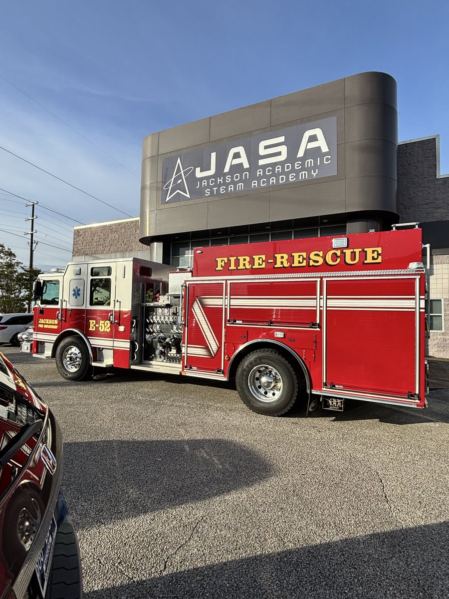 🚒 Something BIG is happening at school today!
🚫not a surprise pizza party.
🚫didn’t order a giant red vehicle online.
✅Yes, that is a fire truck parked out front.
Stay tuned — our K-3 students are about to learn something 🔥🔥🔥! <a href="/JMCSchools/">Jackson-Madison County Schools</a> <a href="/mbm_morris/">Michael Morris</a> <a href="/suptking/">Marlon D. King</a> <a href="/JASA_IC/">Carolyn Stephenson</a>