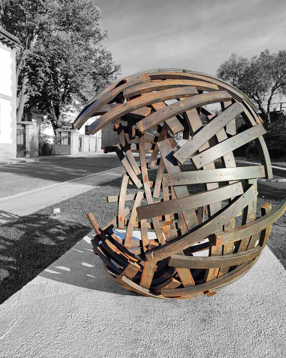 ¿Sabías que en el #BarrioEstación 🚂 se encuentra el “Espacio Centenario Rioja” creado con motivo de los 💯años de la denominación? #BarrioEstaciónTours 🍷.
➡️ barrioestacion.com/barrio-de-la-e…
<a href="/Cvne/">CVNE</a> <a href="/VINAPOMAL/">VIÑA POMAL</a> <a href="/bodegasmuga/">Bodegas Muga</a> <a href="/b_gomez_cruzado/">B. Gómez Cruzado</a> <a href="/LaRiojaAltaSA/">Bodega La Rioja Alta, S.A.</a> <a href="/BodegasRoda/">Bodegas Roda</a>