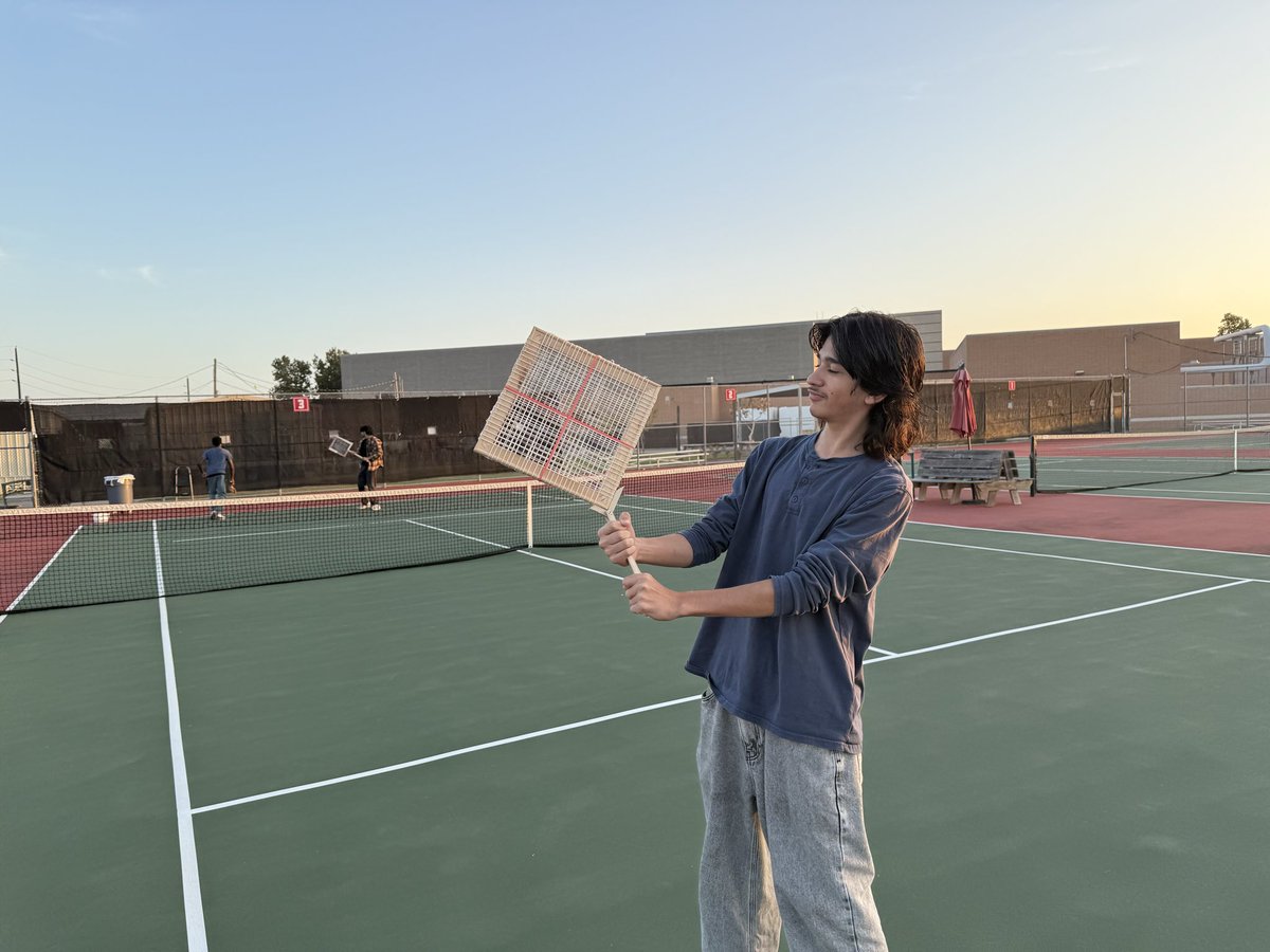 Lead_w_Russell's tweet image. What a fun way to learn about the engineering design process! Sts in Mr. W’s class created and designed tennis rackets and tested it out on the courts. I even got to get in on the action #ThatForm #DevelopingLeaders #DevelopingThinkers
