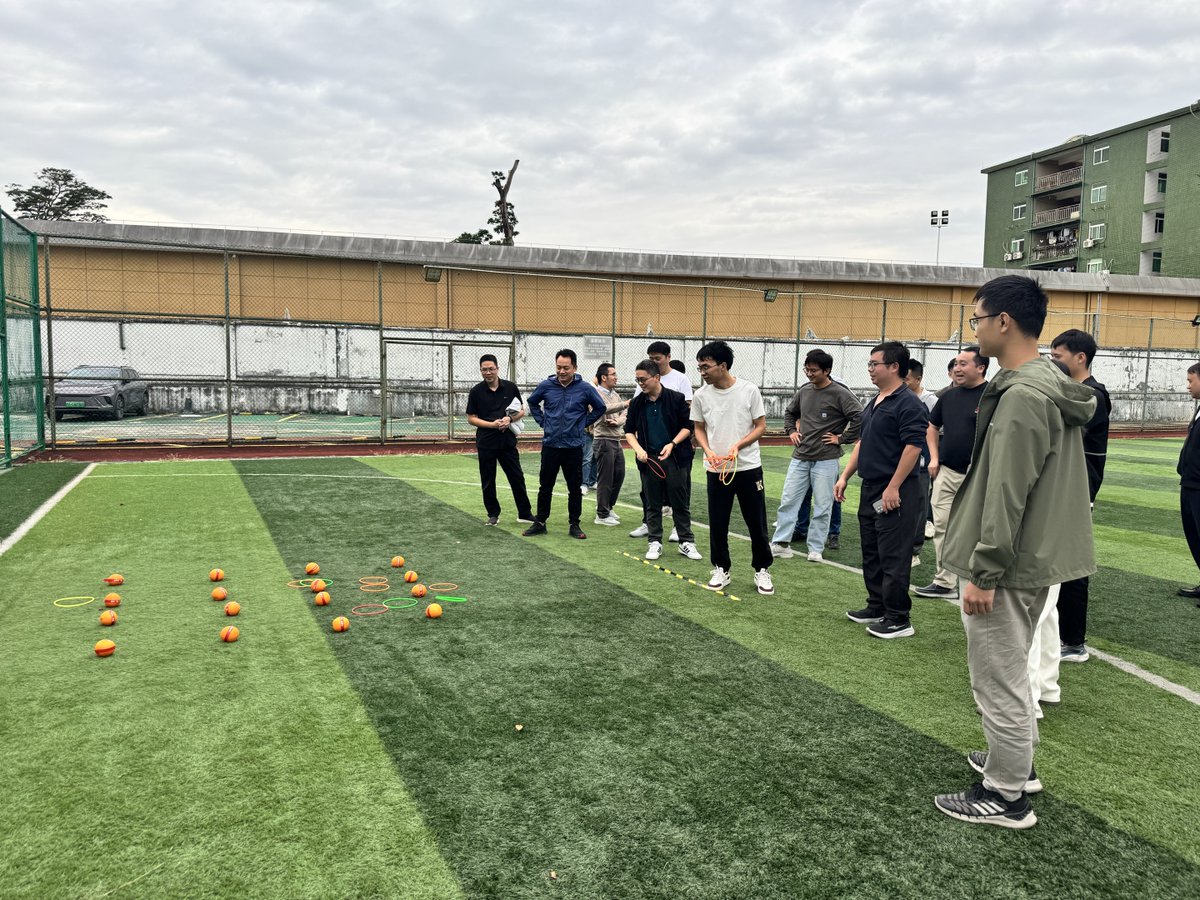Robustel's tweet image. Happy #1024ProgrammersDay! 💻
Today our #programmers at #Robustel take a break from code for a tug-of-war! Every #connection matters, every link counts.
Discover how we power industrial #connectivity: zurl.co/l09m1