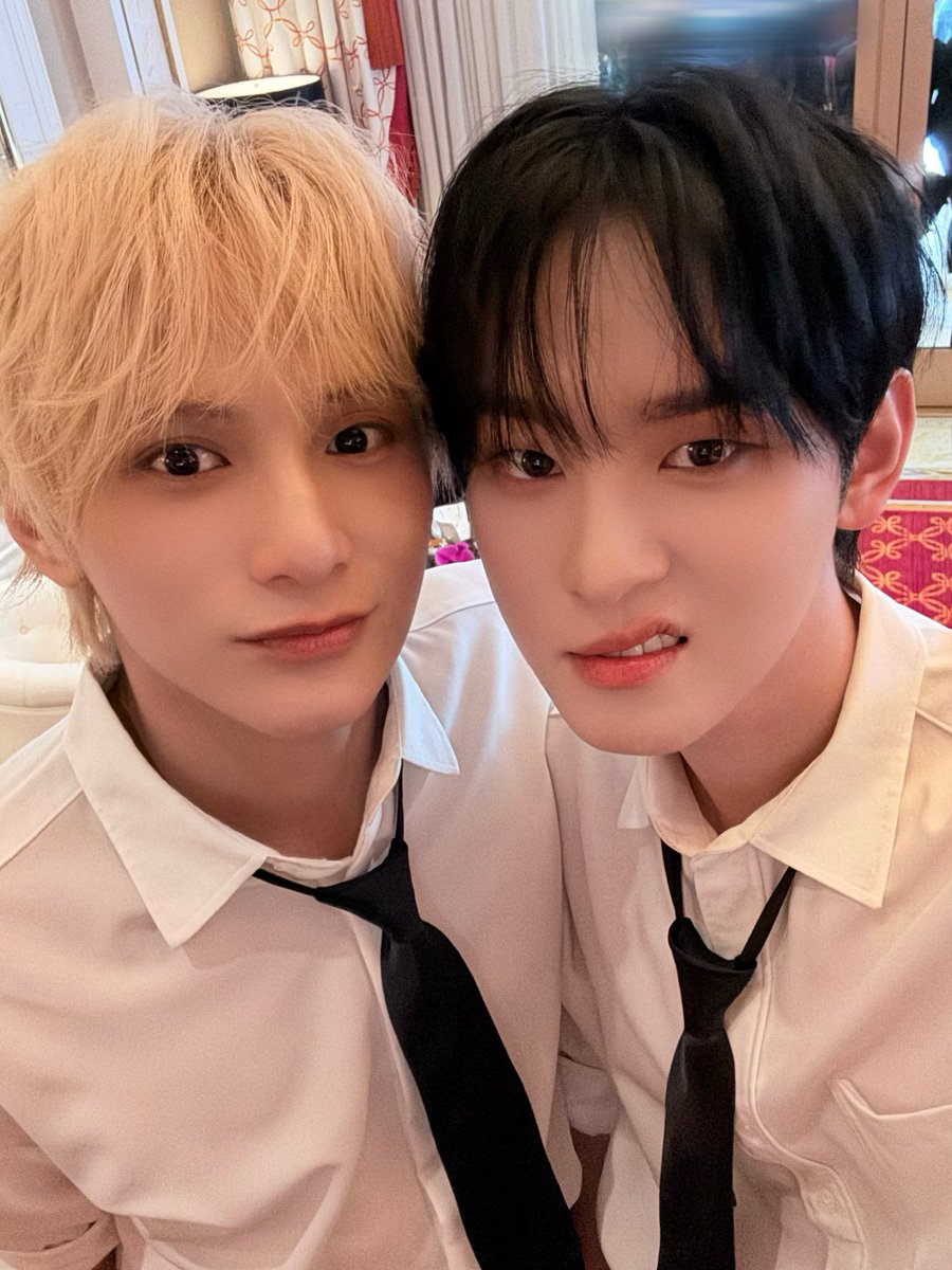 XODIAC_MEMBERS's tweet photo. [#현식] 

마카옹~~ 😬😬

#XODIAC #소디엑 #HYUNSIK #현식 https://t.co/r6Awx6JFO3