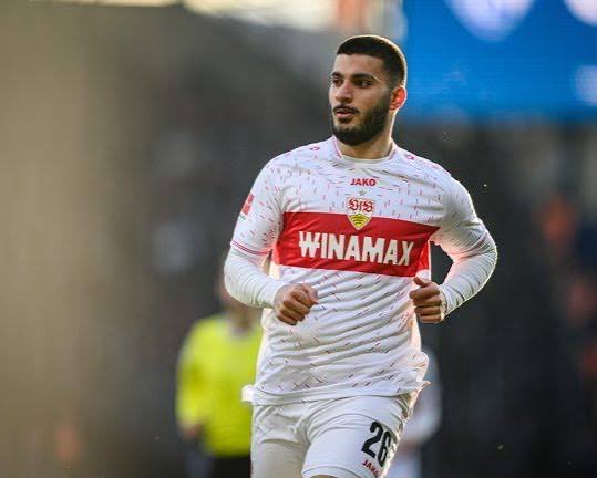 Wir sind Deniz Undav!

Der kurdisch-jesidische Fußballspieler des VfB Stuttgart wurde im Spiel gegen Fenerbahçe rassistisch und diskriminierend angegangen.

Solches Verhalten verletzt nicht nur einen Spieler, es verletzt die Würde des Menschen und die Werte des Sports.

Fußball